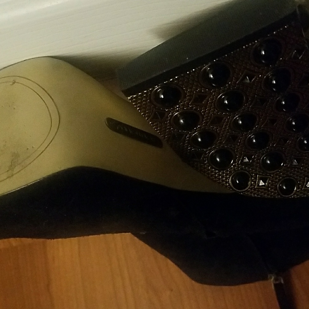 Boots - Picture 4 of 8